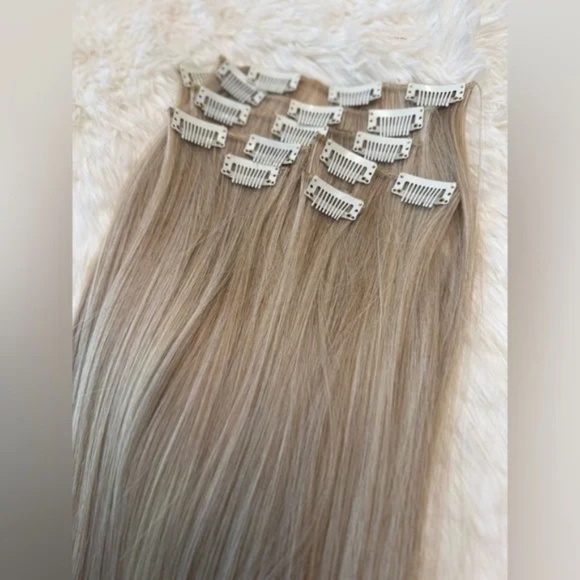 24 in Blonde with Highlights Straight long Hair Extensions - Picture 7 of 8